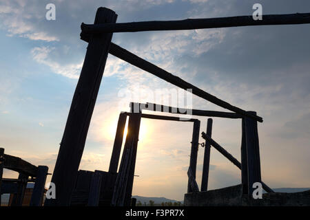 Sunrise; Korallen & Fechten; historische John Moulton Homestead (c. 1910), Mormonen Zeile Historic District, Grand Teton Nationalpark WY Stockfoto