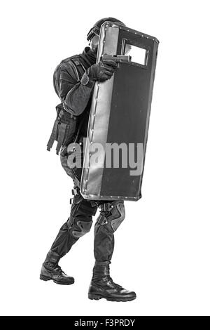 SWAT Officer mit ballistischen Schild Stockfoto