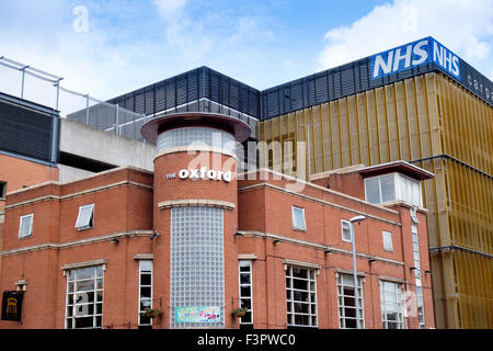 Krankenhäuser-Parkplatz Zentrum von Manchester, Oxford Straße, Manchester, UK Stockfoto