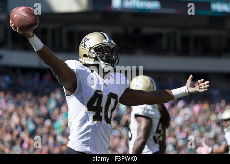 Philadelphia, Pennsylvania, USA. 11. Oktober 2015. New Orleans Saints Cornerback Delvin Breaux (40) reagiert auf seine Überwachung während der NFL-Spiel zwischen den New Orleans Saints und den Philadelphia Eagles am Lincoln Financial Field in Philadelphia, Pennsylvania. Christopher Szagola/CSM/Alamy Live-Nachrichten Stockfoto