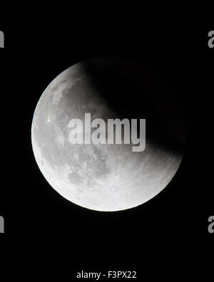 Seltene totale Mondfinsternis Super Vollmond über Rocky Mountains, Salida, Colorado, USA Stockfoto