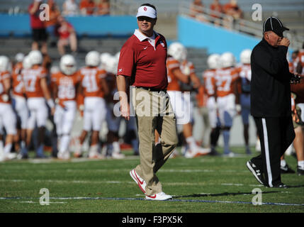 10. Oktober 2015: Oklahoma Sooners head Coach Bob Stoops in der NCAA Red River Showdown Fußballspiel zwischen der Oklahoma Sooners und die Texas Longhorns an das Cotton Bowl Stadium in Dallas, TX Texas besiegt Oklahoma 24-17 Albert Pena/CSM Stockfoto