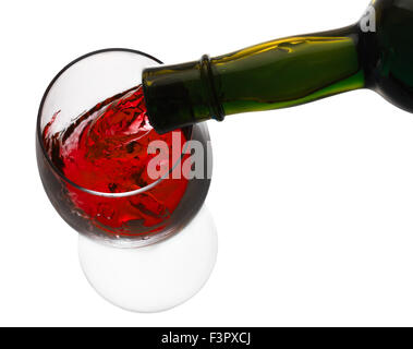 Rotwein Glas isoliert auf weißem Hintergrund in Gießen. Stockfoto