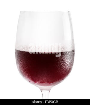 Glas Rotwein auf dem weißen Hintergrund isoliert. Stockfoto