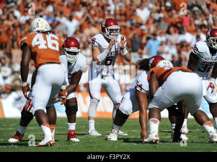 10. Oktober 2015: Oklahoma Sooners Quarterback Baker Mayfield #6 in der NCAA Red River Showdown Fußballspiel zwischen der Oklahoma Sooners und die Texas Longhorns an das Cotton Bowl Stadium in Dallas, TX Texas besiegt Oklahoma 24-17 Albert Pena/CSM Stockfoto