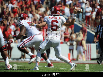 10. Oktober 2015: Oklahoma Sooners Quarterback Baker Mayfield #6 in der NCAA Red River Showdown Fußballspiel zwischen der Oklahoma Sooners und die Texas Longhorns an das Cotton Bowl Stadium in Dallas, TX Texas besiegt Oklahoma 24-17 Albert Pena/CSM Stockfoto