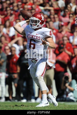 10. Oktober 2015: Oklahoma Sooners Quarterback Baker Mayfield #6 in der NCAA Red River Showdown Fußballspiel zwischen der Oklahoma Sooners und die Texas Longhorns an das Cotton Bowl Stadium in Dallas, TX Texas besiegt Oklahoma 24-17 Albert Pena/CSM Stockfoto