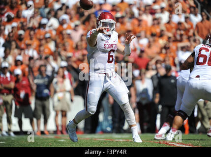 10. Oktober 2015: Oklahoma Sooners Quarterback Baker Mayfield #6 in der NCAA Red River Showdown Fußballspiel zwischen der Oklahoma Sooners und die Texas Longhorns an das Cotton Bowl Stadium in Dallas, TX Texas besiegt Oklahoma 24-17 Albert Pena/CSM Stockfoto