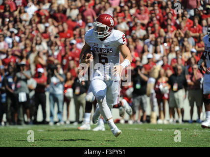 10. Oktober 2015: Oklahoma Sooners Quarterback Baker Mayfield #6 in der NCAA Red River Showdown Fußballspiel zwischen der Oklahoma Sooners und die Texas Longhorns an das Cotton Bowl Stadium in Dallas, TX Texas besiegt Oklahoma 24-17 Albert Pena/CSM Stockfoto