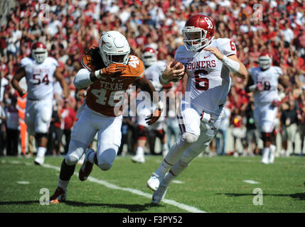 10. Oktober 2015: Oklahoma Sooners Quarterback Baker Mayfield #6 in der NCAA Red River Showdown Fußballspiel zwischen der Oklahoma Sooners und die Texas Longhorns an das Cotton Bowl Stadium in Dallas, TX Texas besiegt Oklahoma 24-17 Albert Pena/CSM Stockfoto