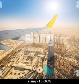 Stadtbild von Dubai aus Flugzeug Fenster, Vogelperspektive, Vereinigte Arabische Emirate Stockfoto