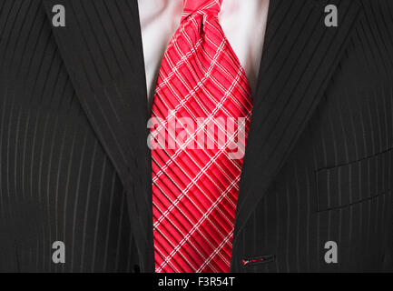 Anzug mit roter Krawatte Nahaufnahme Stockfoto