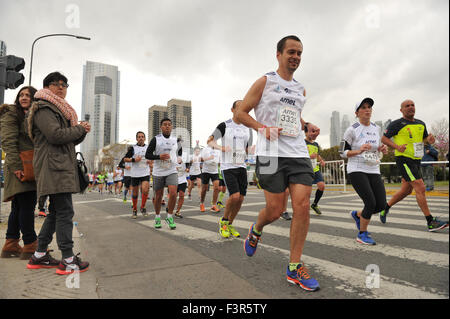 Buenos Aires, Argentinien. 11. Oktober 2015. Konkurrenten führen in den traditionellen Buenos Aires Marathon in Buenos Aires, Argentinien, am 11. Oktober 2015. Bildnachweis: Alfredo Luna/TELAM/Xinhua/Alamy Live-Nachrichten Stockfoto