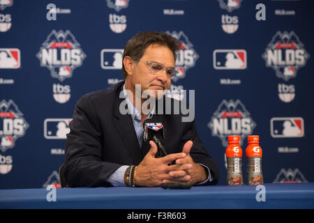 New York, NY, USA. 11. Oktober 2015. Los Angeles Dodgers Manager DON MATTINGLY spricht auf einer Pressekonferenz während NLDS Trainingstag bei Citi Field, Sonntag, 11. Oktober 2015. Bildnachweis: Bryan Smith/ZUMA Draht/Alamy Live-Nachrichten Stockfoto