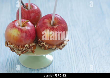 Äpfel mit Karamell Stockfoto