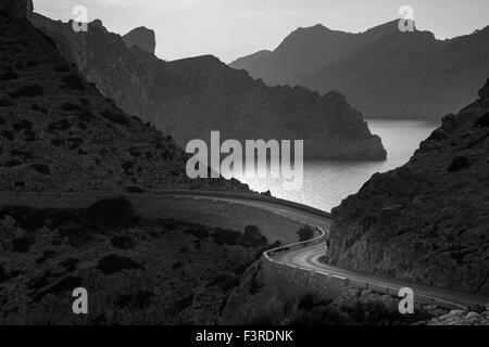 Der Weg zum Cap de Formentor auf Mallorca, nicht für schwache Nerven. Stockfoto