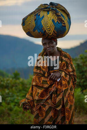 Frau mit Tracht, Burundi, Afrika Stockfoto