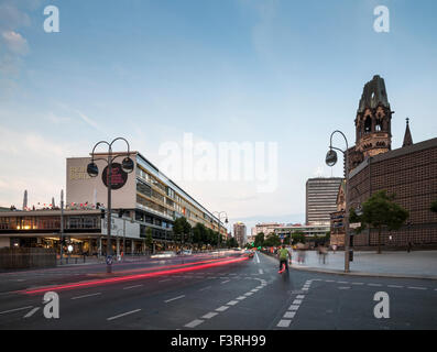 Bikinihaus und Kaiser Wilhelm Gedächtniskirche, Charlottenburg, Berlin, Deutschland Stockfoto