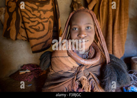 Mädchen der Himbas im Kaokoland, Namibia, Afrika Stockfoto