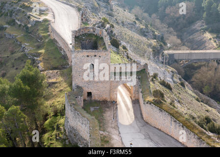 Stein, gated Eingang Alarcon, Provinz Cuenca, autonomen Gemeinschaft Kastilien-La Mancha, Spanien Stockfoto