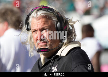 Philadelphia, Pennsylvania, USA. 11. Oktober 2015. New Orleans Saints defensive Coordinator Rob Ryan blickt auf in der NFL-Spiel zwischen den New Orleans Saints und den Philadelphia Eagles am Lincoln Financial Field in Philadelphia, Pennsylvania. Die Philadelphia Eagles gewann 39-17. Bildnachweis: Cal Sport Media/Alamy Live-Nachrichten Stockfoto