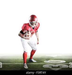 Zusammengesetztes Bild des Porträts von fokussierten american Footballspieler wird zum Angriff bereit Stockfoto