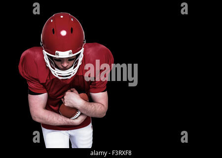 Zusammengesetztes Bild der amerikanischen Football-Spieler läuft mit dem ball Stockfoto