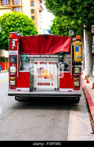 Beverly Hills Feuerwehr LKW Nummer 1 nimmt einen Anruf heraus in die Vororte der Stadt Stockfoto