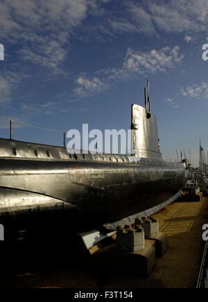 AJAXNETPHOTO. 9. APRIL 2014. GOSPORT, ENGLAND. -ROYAL NAVY SUB MUSEUM - HMS BÜNDNIS, EINE KLASSE U-BOOT FOTO: JONATHAN EASTLAND/AJAX REF: D2X140904 4337 Stockfoto