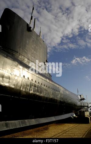 AJAXNETPHOTO. 9. APRIL 2014. GOSPORT, ENGLAND. -ROYAL NAVY SUB MUSEUM - HMS BÜNDNIS, EINE KLASSE U-BOOT FOTO: JONATHAN EASTLAND/AJAX REF: D2X140904 4342 Stockfoto