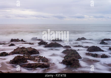 Tosende Meer Wellen nach dem Sturm. Stockfoto