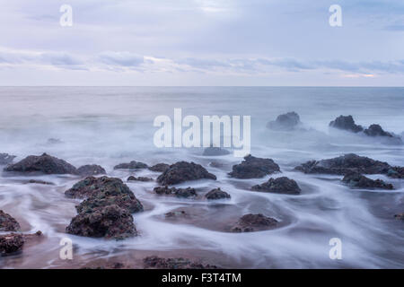 Tosende Meer Wellen nach dem Sturm. Stockfoto