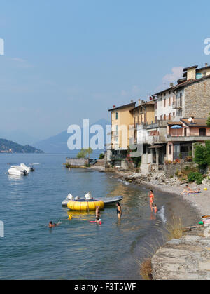 Badende, Lezzeno, Comer See, Italien Stockfoto