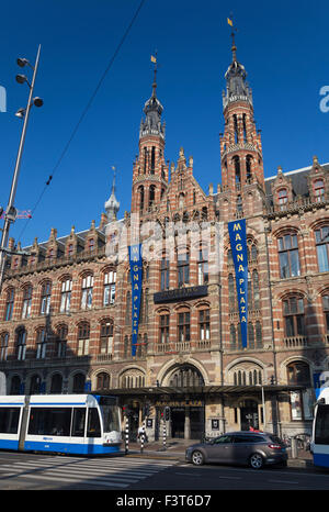 Die ehemaligen Amsterdam Hauptpost, derzeit die Magna Plaza Shopping Mall, Nieuwezijds Voorburgwal Amsterdam, Niederlande Stockfoto