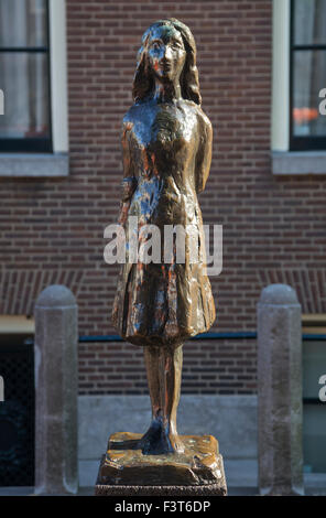 Statue von Anne Frank, von Mari Andriessen, außerhalb der Westerkerk in Amsterdam, Niederlande Stockfoto