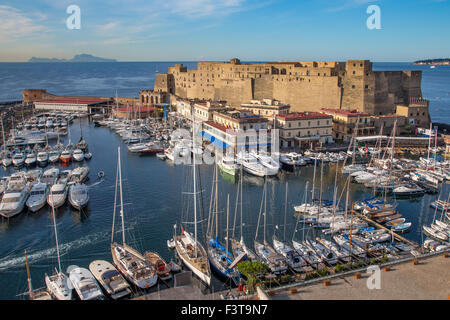 Castel Ovo und Marina, Ovo Burg in Neapel, Italien Stockfoto