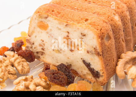 Lbs-Kuchen mit Walnüssen und Rosinen. Stockfoto