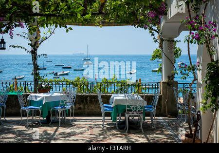 Restaurant am Strand in Positano, Kampanien, Amalfiküste, Italien Stockfoto