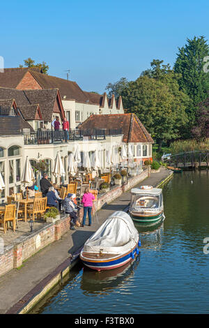 Der Schwan am Streatley auf der Themse in West Berkshire, England, Vereinigtes Königreich Stockfoto