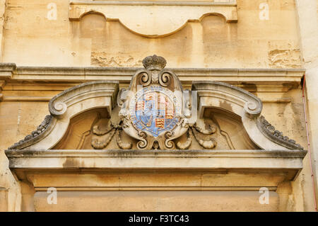 Abzeichen an den Hof der Bodleian Library (alte Schulen Viereck) in Oxford Oxfordshire England Vereinigtes Königreich Großbritannien Stockfoto