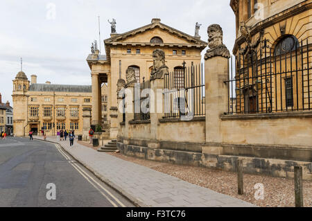 17. und 18. Jahrhundert Gebäude Broad Street in Oxford Oxfordshire England Vereinigtes Königreich Großbritannien Stockfoto