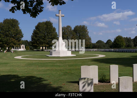 Cross.Bayeux Krieg Gedenkfriedhof ist der größte Commonwealth Friedhof des zweiten Weltkrieges in Frankreich Stockfoto