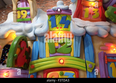 Cartoon-Reihe auf Play Centre, Preston, Lancashire, Großbritannien Stockfoto
