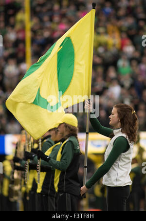 Doppelte Überstunden. 10. Oktober 2015. Oregon-Band vor dem NCAA Football-Spiel zwischen die Washington State Cougars und Oregon Ducks im Autzen Stadium in Eugene, Oregon. Die Cougars besiegte die Enten 45 38 in doppelte Überstunden. Joseph Weiser/CSM/Alamy Live-Nachrichten Stockfoto