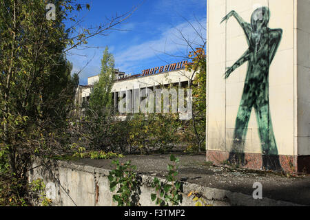 Der Kulturpalast "Energetik", gelegen an der Lenin-Platz in der verlassenen Stadt Pripjat. Sperrzone von Tschernobyl, Ukraine. Stockfoto