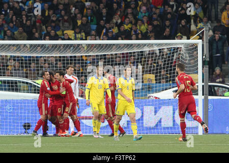 Kiew, Ukraine. 12. Oktober 2015. Spanien-Nationalmannschaft feiert ein Ziel während des European Qualifiers 2016-Spiels zwischen Ukraine und Spanien Nationalmannschaften im NSK Olimpiyskyi Stadium in Kiew am 16. September 2015. Bildnachweis: Sergii Kharchenko/Pacific Press/Alamy Live-Nachrichten Stockfoto