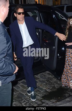 New York, NY, USA. 12. Oktober 2015. Clive Owen im Apple Store, Soho unterwegs für Promi-Schnappschüsse - Mo, New York, NY 12. Oktober 2015. Bildnachweis: Derek Sturm/Everett Collection/Alamy Live-Nachrichten Stockfoto