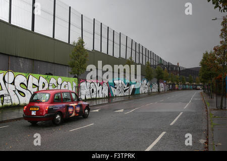 Entlang der"Frieden" in Cupar Way.Belfast,Northern Irland Fahrerhaus Stockfoto