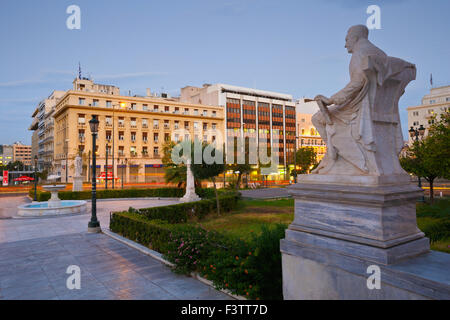 Vorplatz der nationalen & Kapodistrian Universität von Athen in Panepistimio am Morgen Stockfoto