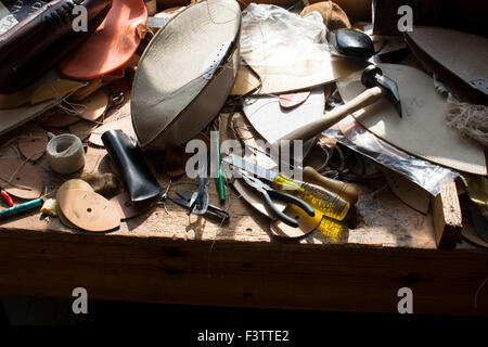 Eine Werkbank an der Webb Ellis Museum, Rugby, Warwickshire, England, UK Stockfoto